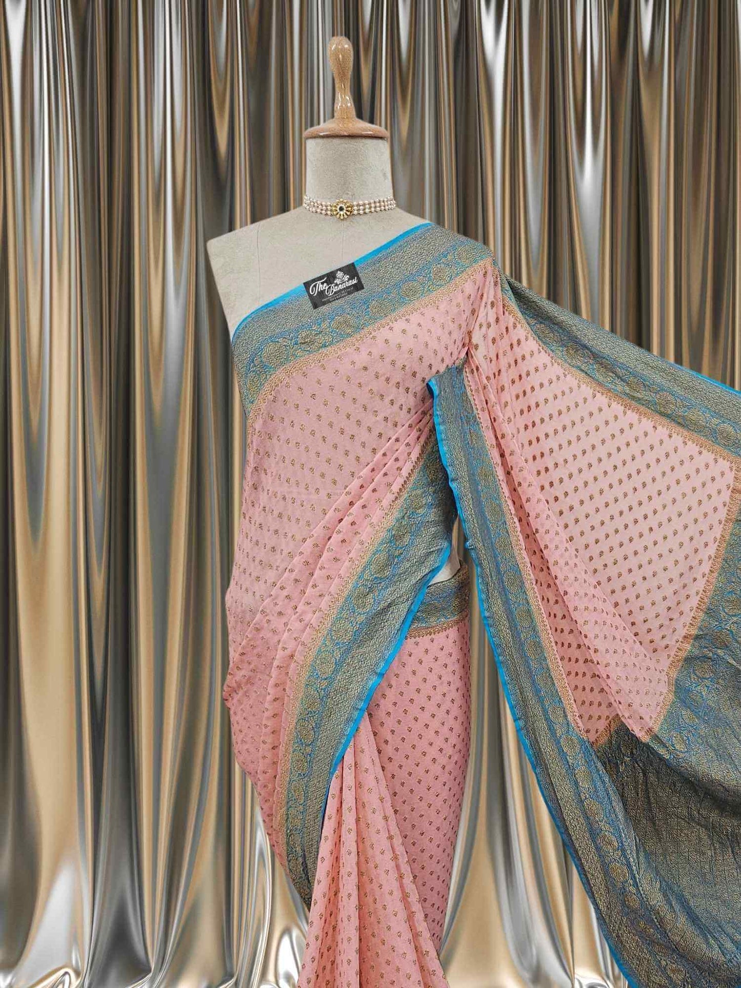 Close-up of 2D Shades Khaddi Georgette Handwoven Banarasi Saree with Antique Zari Work