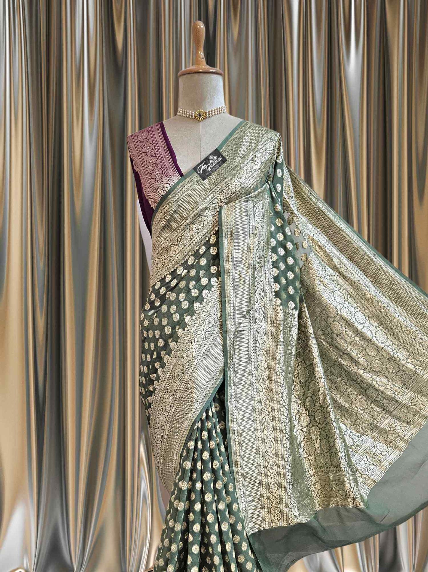 Hunter Green Khaddi Georgette Water Zari Banarasi Handloom Saree